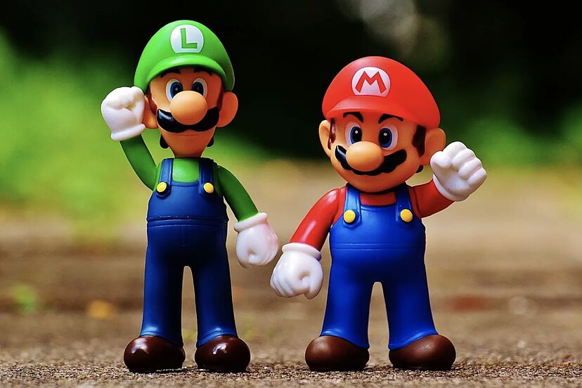 Mario Luigi figurines